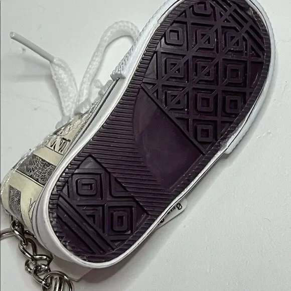 Money Shoe Keychain - Picture 4 of 4